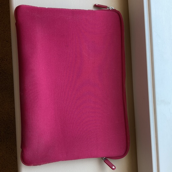 Incase 14”x10” Laptop Sleeve - Picture 2 of 3